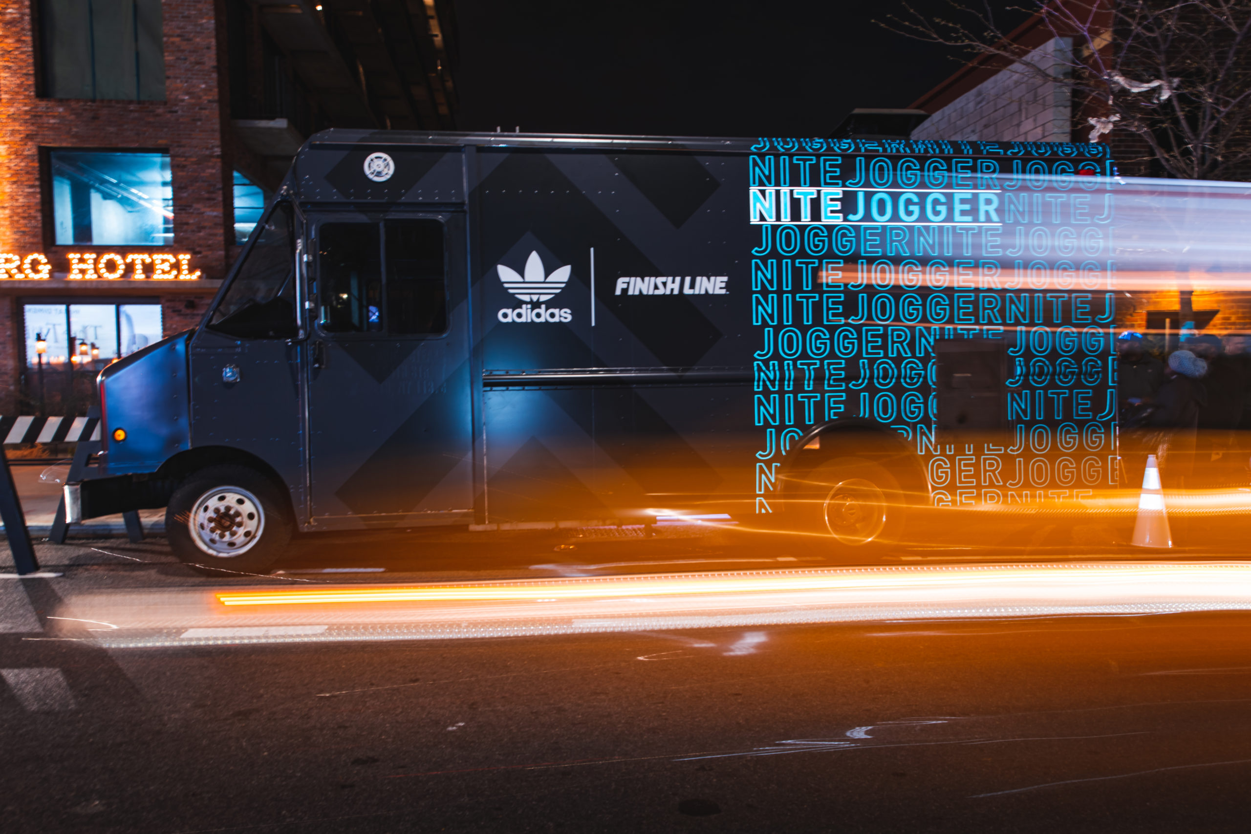 Five Reasons Why Branded Food Trucks Help You Stand Out