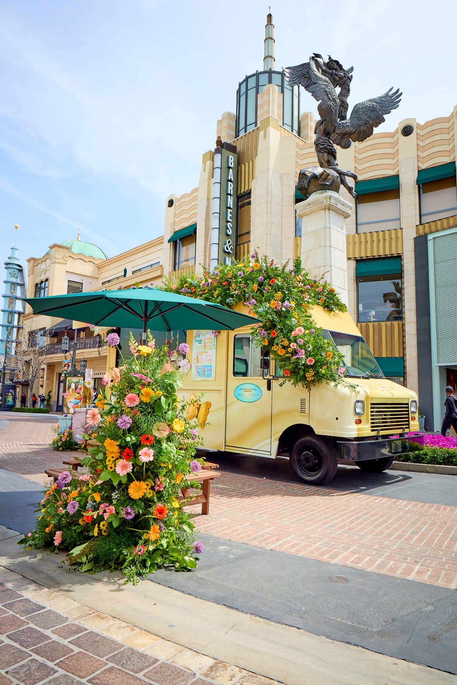 gisou mobile pop-up at the grove