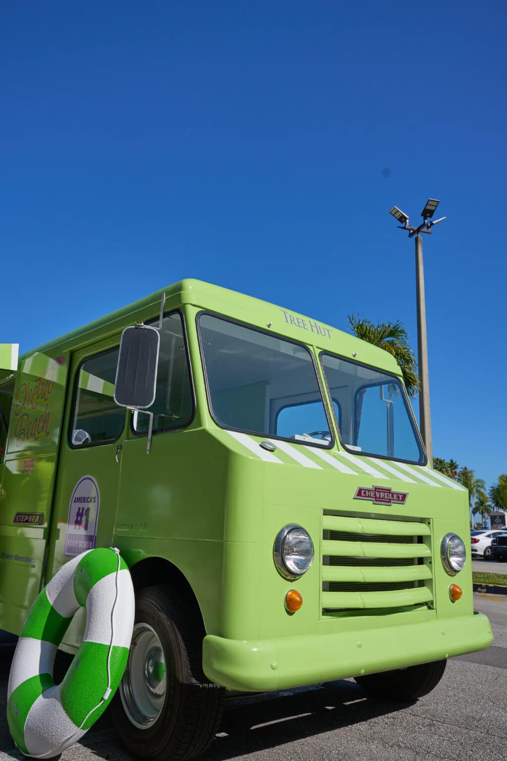 TREE_HUT_TRUCK_0412