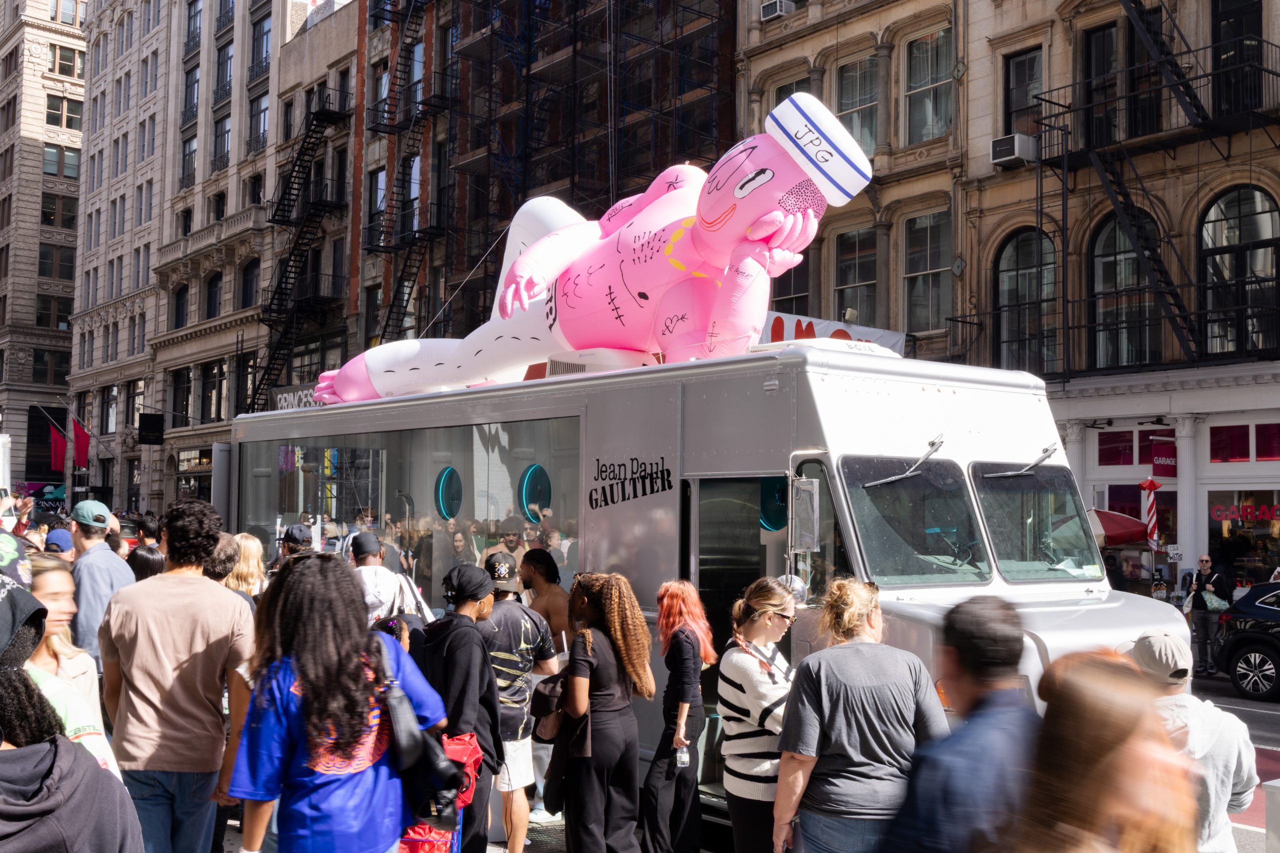 JEAN PAUL GAULTIER POP-UP EVENT - JEAN PAUL GAULTIER NYC - BRANDED GLASS TRUCK
