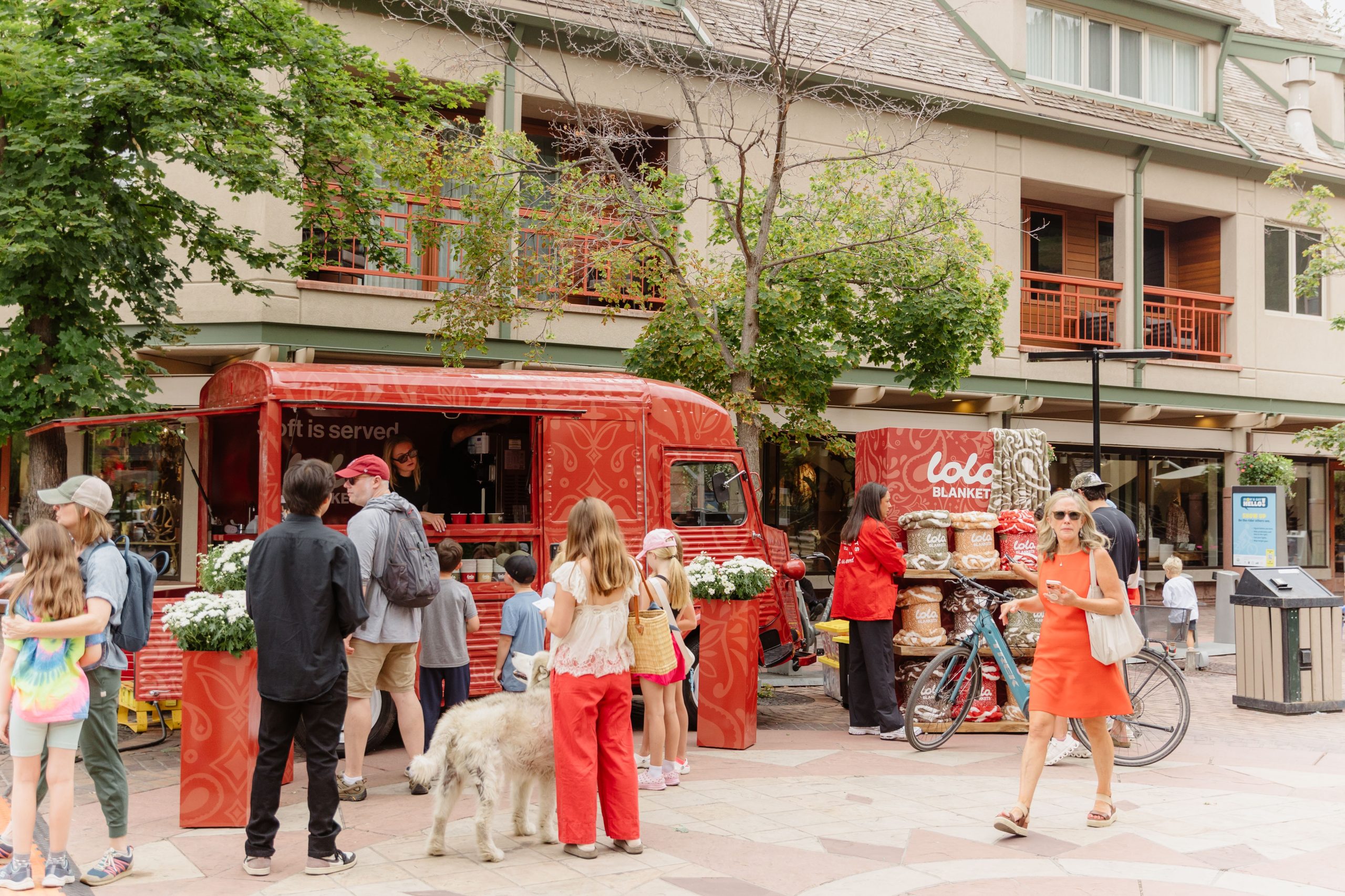 LOLA BLANKETS POP-UP EVENT - LOLA BLANKETS ASPEN - BRANDED CITROEN VEHICLE