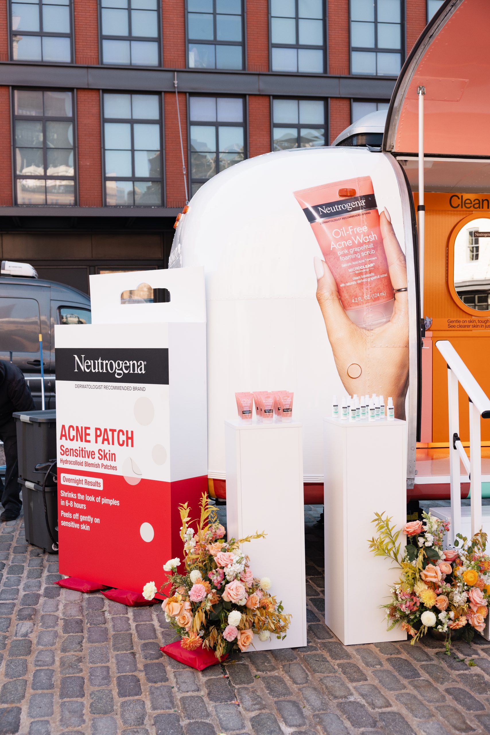 NEUTROGENA NYC POP UP - SKINCARE POP-UP EVENT - NEUTROGENA AIRSTREAM STAGE