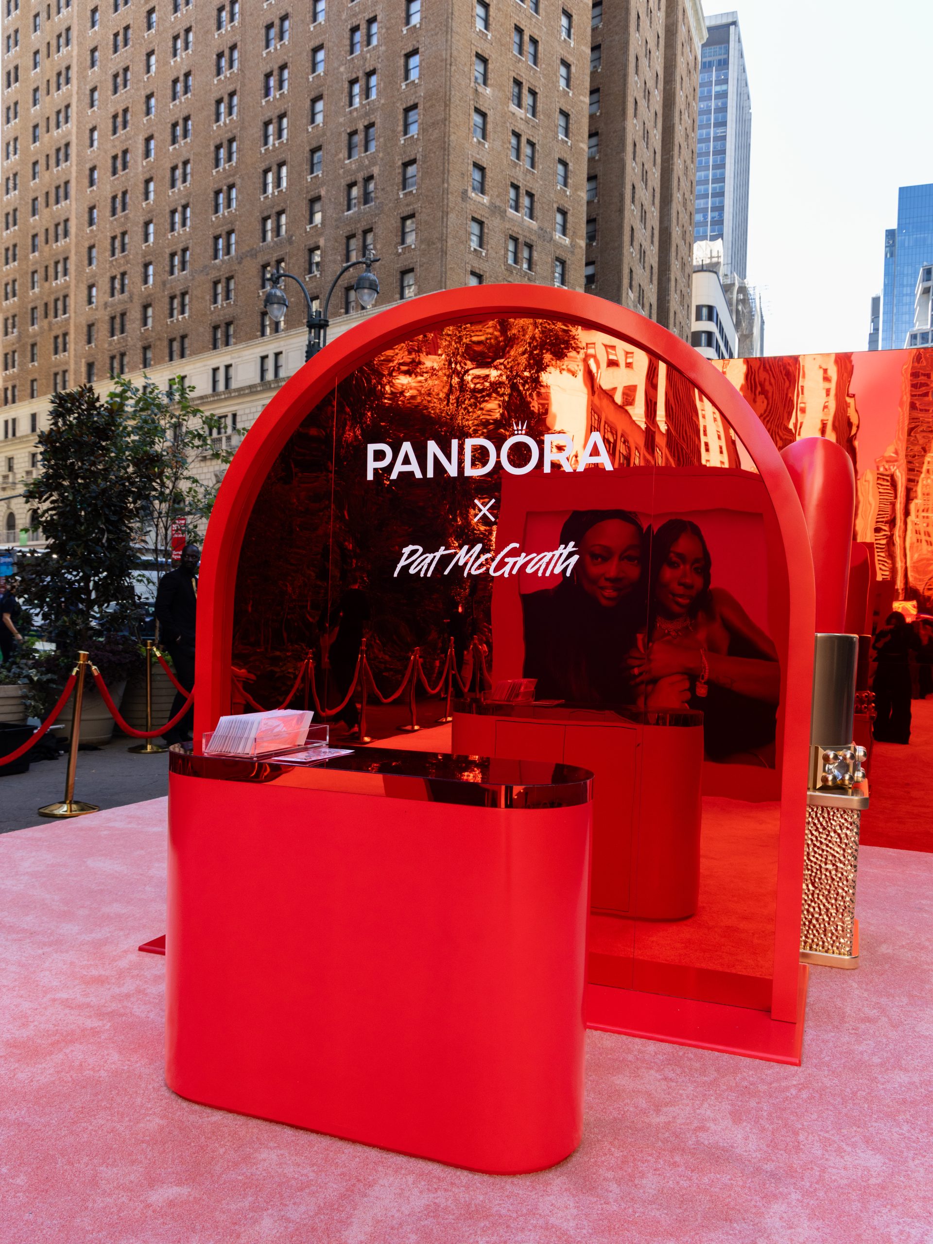 PANDORA POP-UP EVENT - PANDORA PAT McGRATH - BRANDED CITROEN TRUCK