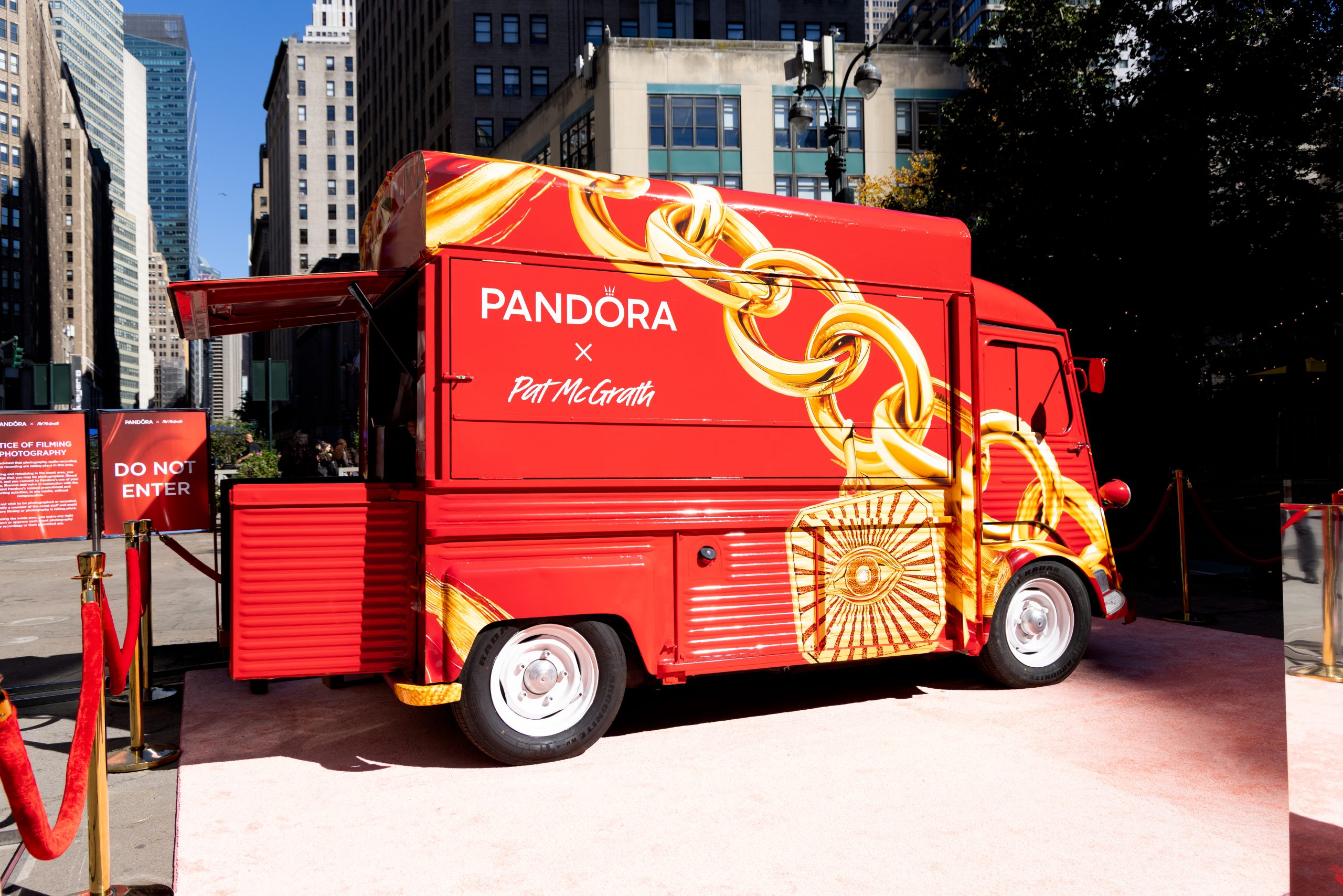 PANDORA POP-UP EVENT - PANDORA PAT McGRATH - BRANDED CITROEN TRUCK
