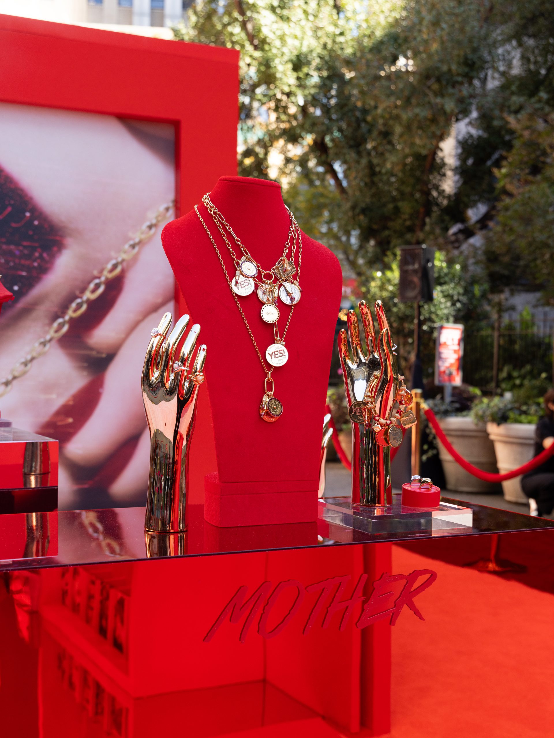 PANDORA POP-UP EVENT - PANDORA PAT McGRATH - BRANDED CITROEN TRUCK